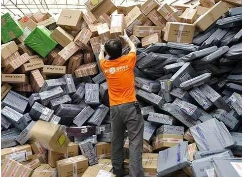 前三季度全社會物流總額204.1萬億元，同比增長6.7%，較比去年回落0.2個百分點