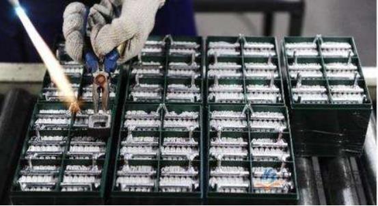 中國蓄電池行業的技術進步的進程加速，與國標準扔存在較大差距